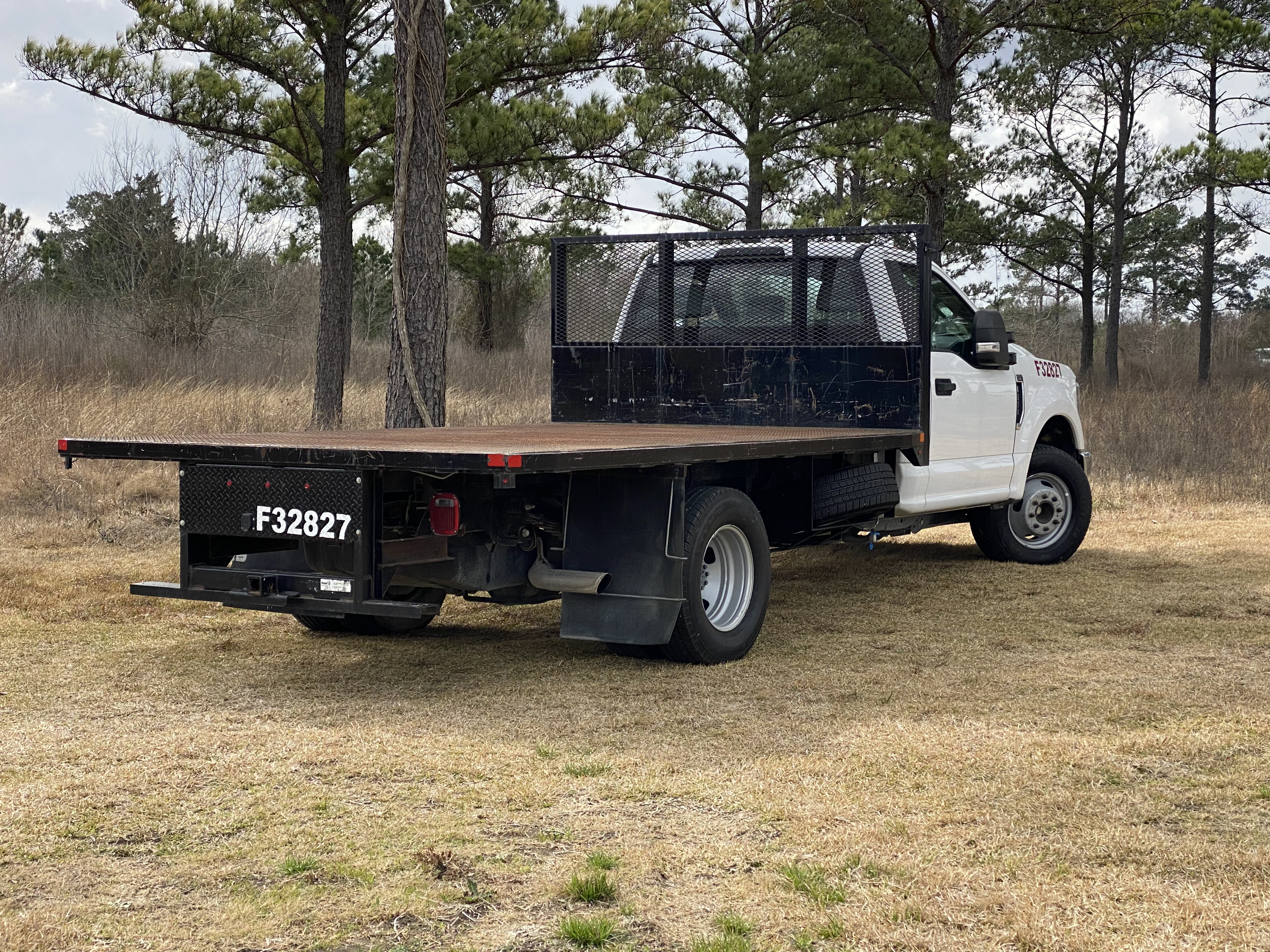 3 Reasons to Rent a Flatbed Truck
